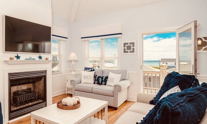 Atlantic Beach House | The Perfect Island Getaway - Ocean Views + Steps to the Sand! Atlantic Beach, NC