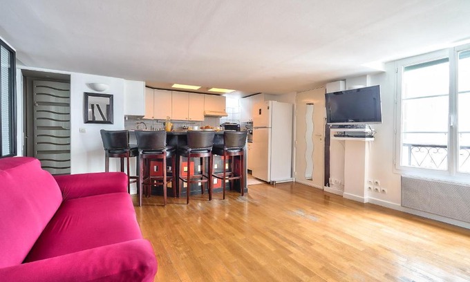 Arsenal Apartment | The Perfect Parisian 2 bdrs flat at Le Marais