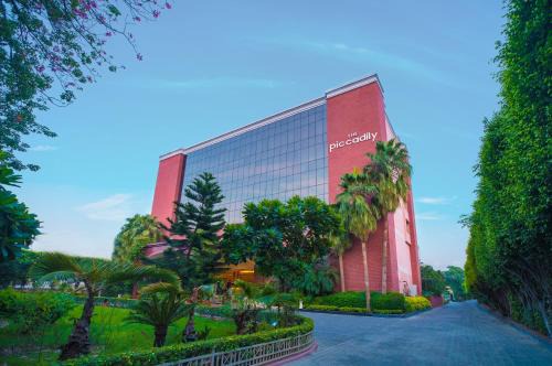 Alambagh Hotel | The Piccadily