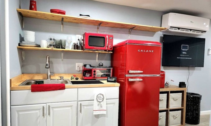Parker Apartment | The Pilot's Den a Complete Retro Studio