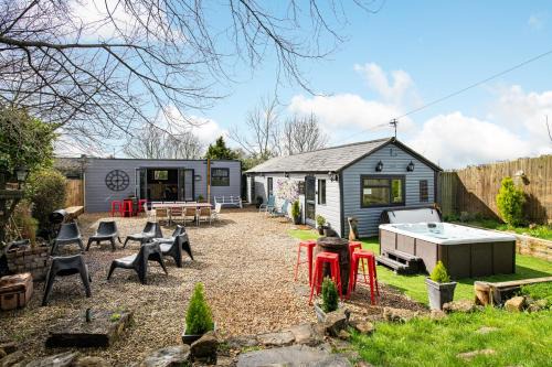 Wick House | The Pine Cabins including Games Room, Camp fire & Hot tub