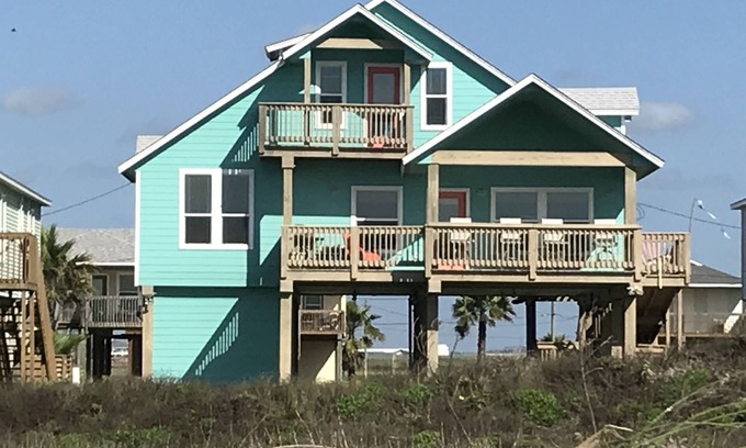 Surfside Beach House | The Pineapple House-Beachfront views, 5 bedroom 3 bath, 2 masters in Surfside.