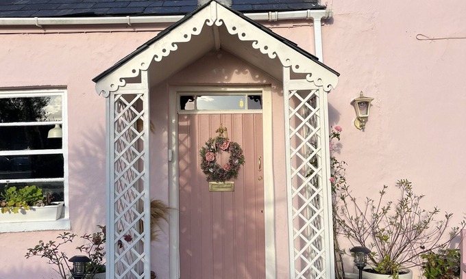 Carrickfergus Cottage | The Pink Cottage Upstairs Suite and Secret Garden. beautiful walks & sea view.
