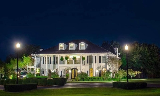 Pflugerville Bed & Breakfast | The Plantation House Boutique Inn