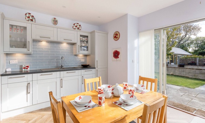 Newport Cottage | The Poppies