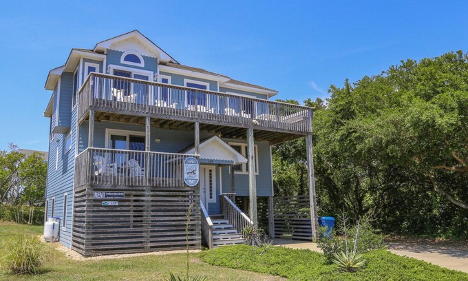 Duck House | The Porter House - Oceanside 6 BR Home in the Heart of Duck - Private Pool, Dog Friendly