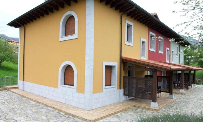 La Portilla House | The Prau Church, YELLOW HOUSE