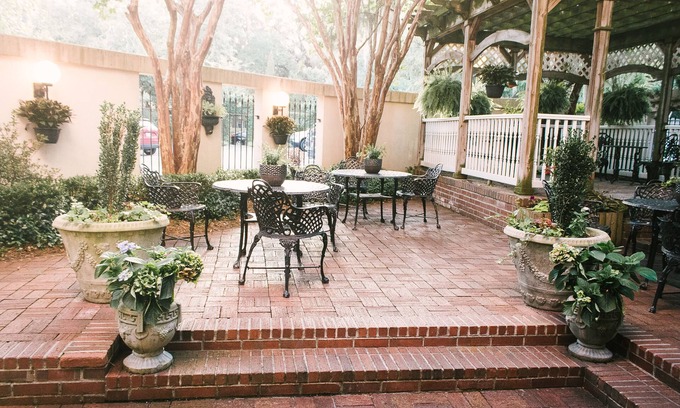 Historic District - North Bed & Breakfast | The Presidents' Quarters Inn