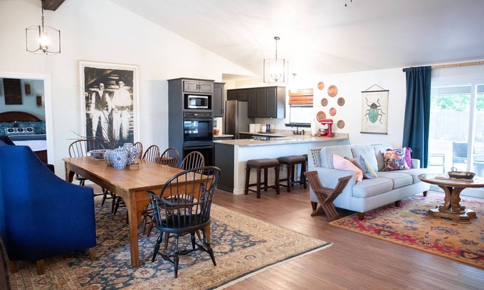 Abilene House | The Prickly Pear by Curated Stays: King Bed