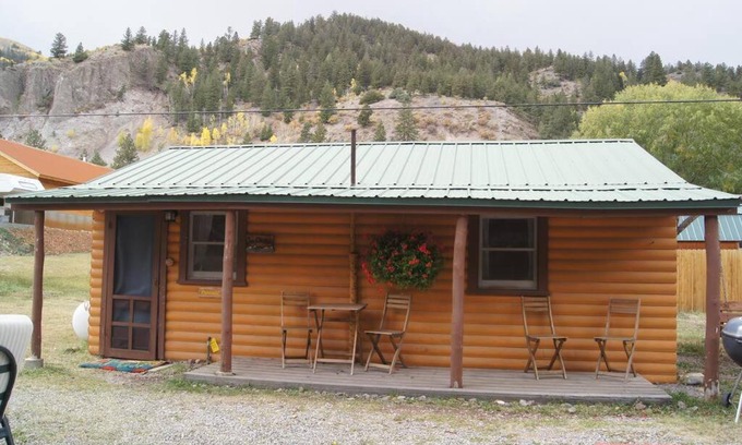 Lake City House | The Primrose Cabin with Mountain Views