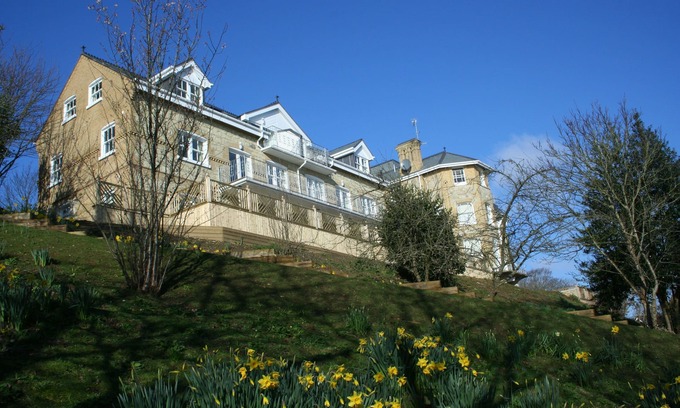 Shanklin Apartment | The Priory - decking, sea views, free wifi + parking