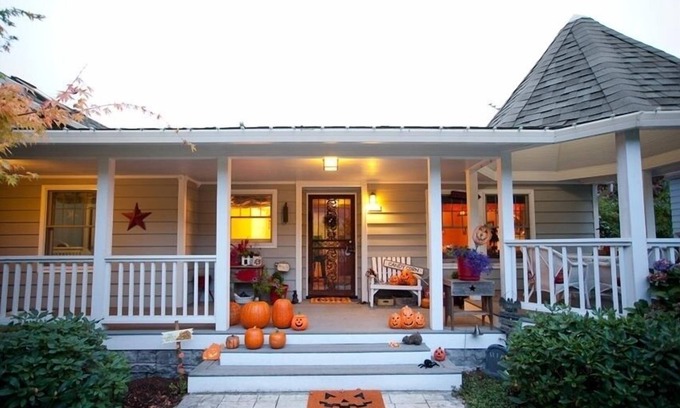 Bridlemile House | The Pumpkin House 3 Miles to Downtown Portland New Hot Tub