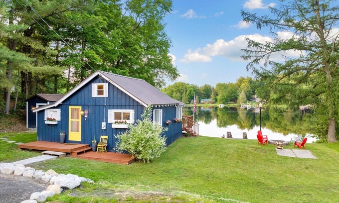 Remsen House | The quintessential lakeside cabin. Tradition meets today. Family, friends, pets!