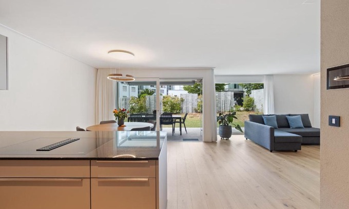 Dietikon District Apartment | The R Apartment Zugerberg - EV Wallbox - Terrasse