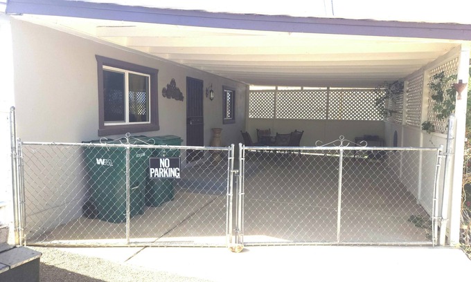 Tombstone House | The Rambling Rose! Peaceful, yet 1 block to ALL the action. RV & Fido friendly