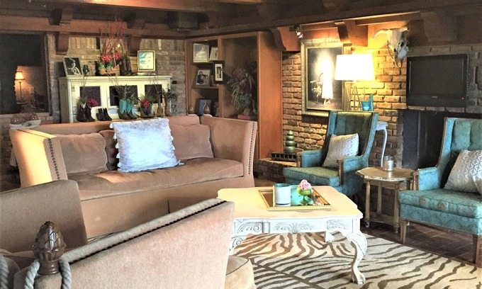 Elmo House | The Ranch House Retreat, small corporate venue, small outdoor wedding venue