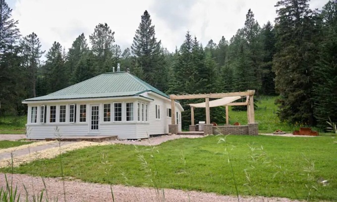Deadwood Cabin | The Ranger Cabin - Luxury Off-Grid