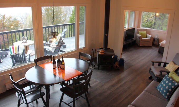 Bongard Cottage | The Raven's Nest - Prince Edward County
