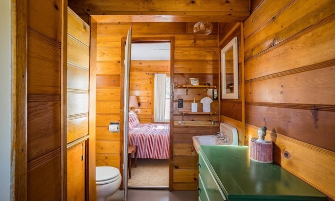 Lake Isabella Cabin | The Red Cabin - A Cozy Getaway Only 5 Min to Lake & 20 Min to River