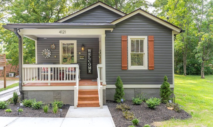 St. Elmo Improvement League House | The Redbud - A PMI Scenic City Vacation Rental