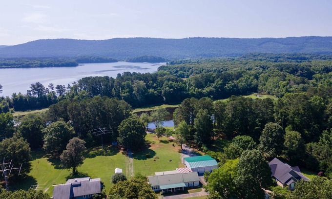 Fackler House | The Reel Therapy Lakehouse