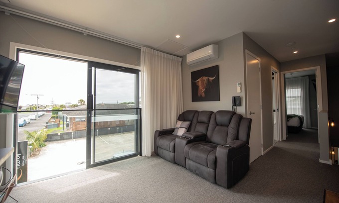 Fitzroy Apartment | The Residence Fitzroy - Spa bath - One bedroom Apartment - Sky Tv (Apt 2)