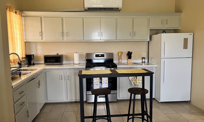 Saint John Parish Apartment | The Retreat 2 Charming 1-bedroom apartment with WiFi, AC in St. John's.