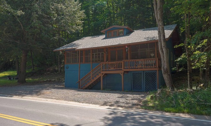 Old Forge House | The Retreat: 3 Br Cottage near Main St