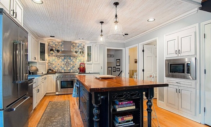 Willow Spring House | The Retreat-Hot Tub-Theater-Bar-6000sqft