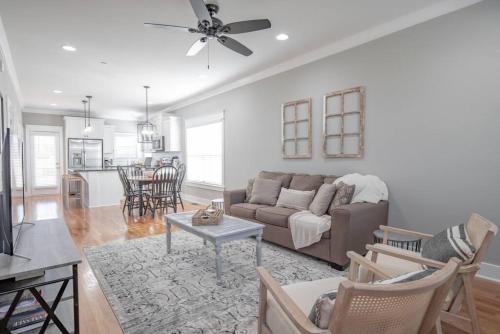 Spring Hill House | The Retreat Modern 2bed 2.5bath