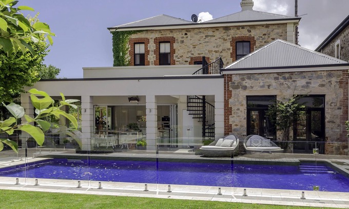 North Adelaide House | The Retreat - Private Estate, Pool & Tennis Court