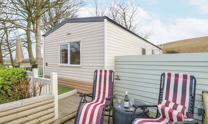 Newport Cottage | THE RETREAT, with a garden in Shorwell