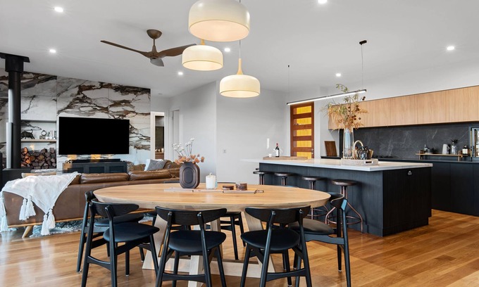 Booroobin Cabin | The Ridge at Maleny - The Deluxe Residence