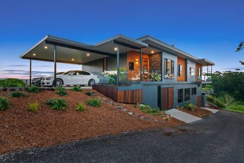 Booroobin Ski Chalet | The Ridge at Maleny 3 Bedroom Executive Residence