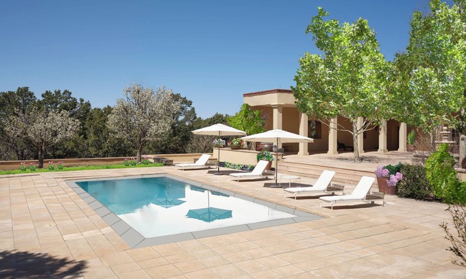 Canoncito House | The Ridge | Pool | Event Venue | Luxury Experience