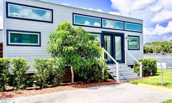 Northwest Orlando House | The Ritz- Lakefront Tiny House in Orlando