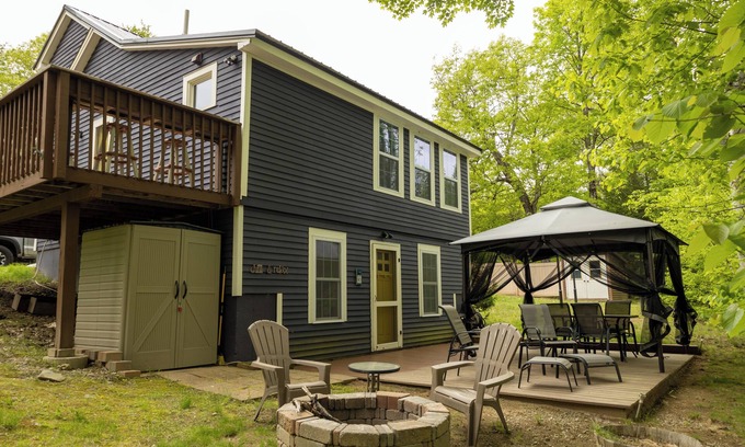 North New Portland House | The River House - Charming 2-bedroom house on the river