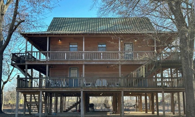 Fairbanks House | The River House - Plus LockOut Floor for 12 Guests