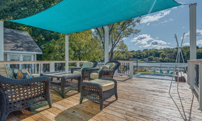 Algonquin House | The River House/Stunning Riverfront/Scenic Views/Water Sports/Steps to Marina