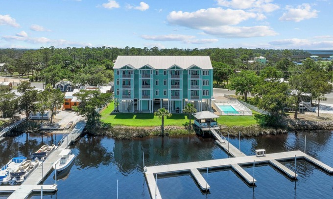 Steinhatchee Condo | The River Shack - Rivers Edge Condo 3D, Bldg 2 - Assigned Boat Slip & Pool!