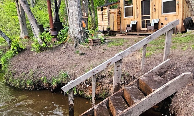 Clare County Cabin | The Riverbend Retreat – Off-Grid Serenity on the Muskegon River