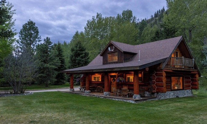 Clinton Cabin | The Riverstone provides a beautiful place to relax and enjoy life