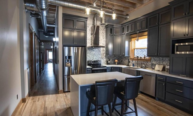 McMinnville Apartment | THE ROOF TOP ON MAIN Downtown Main Street McMinnville TN