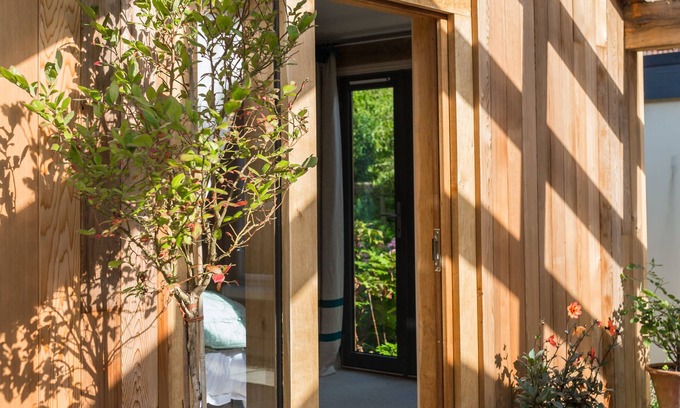 Salisbury Bed & Breakfast | The Room in the Garden