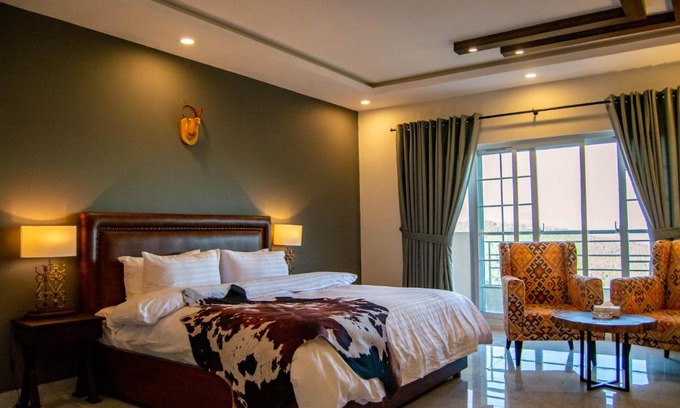 Murree Hotel | The Roomy Lodge, Murree