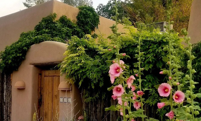 Santa Fe House | The Rose Casita of Santa fe - A Gorgeous Studio Casita.