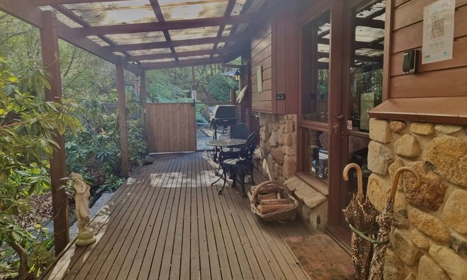 Warburton Cottage | The Rose Cottage