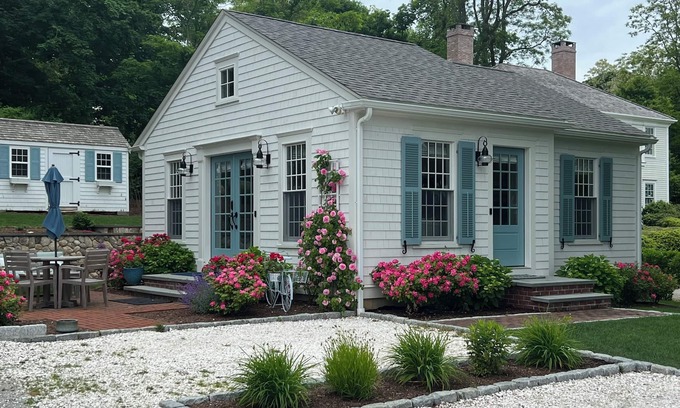 Sandwich Cottage | The Rose Cottage of Sandwich Village
