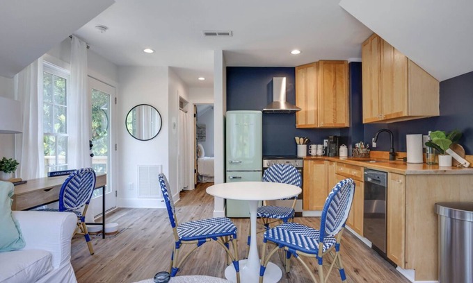 Southwest Raleigh Apartment | The Rose Garden Retreat - NC State/Cameron Village/PNC Park