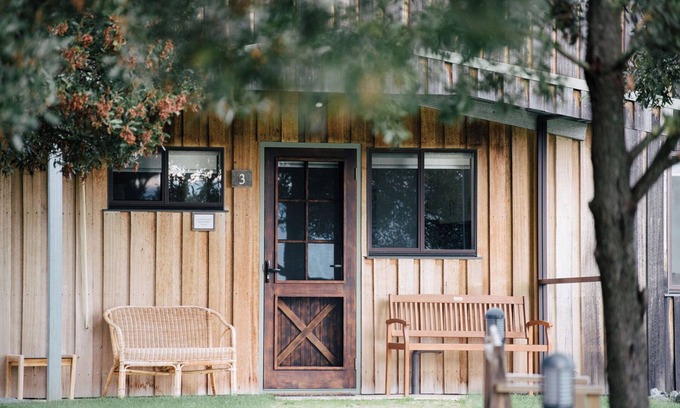 Relbia House | The Rosella - One-bedroom cottage at Bundaleera Vineyard